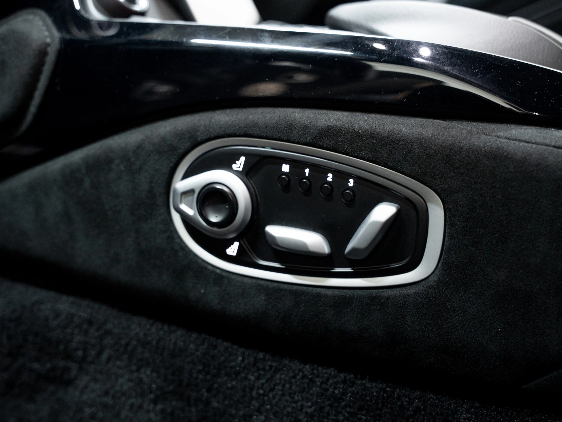 Hoofdafbeelding Aston Martin V8 Vantage