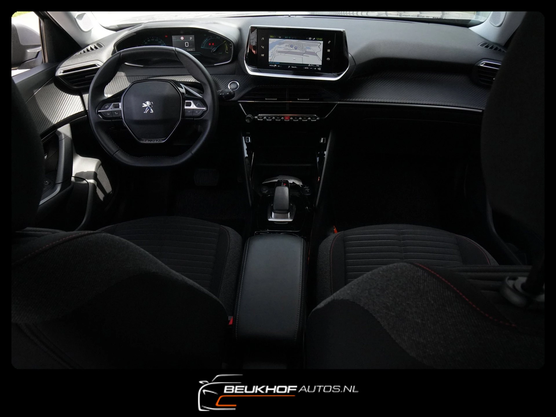 Hoofdafbeelding Peugeot e-2008