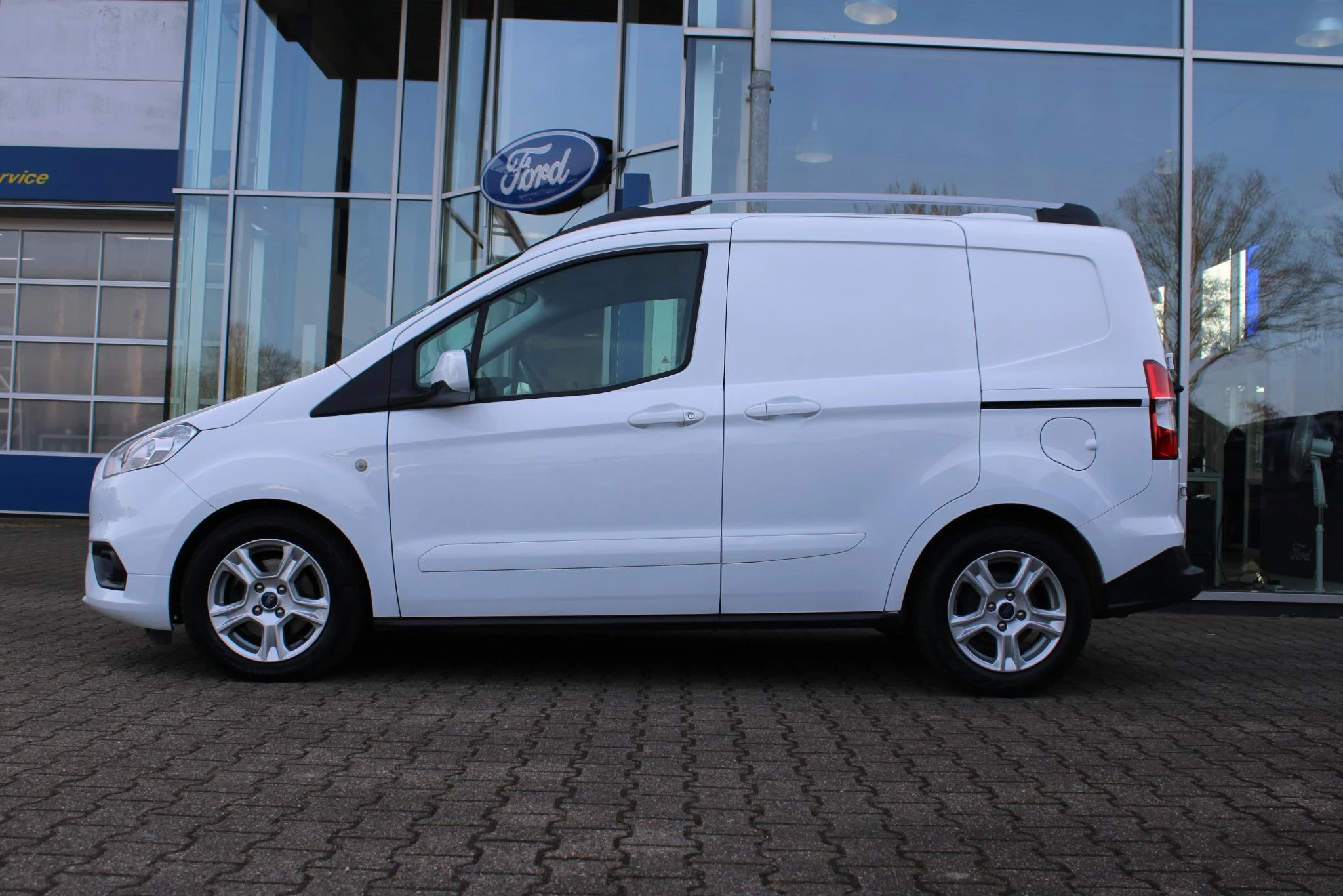 Hoofdafbeelding Ford Transit Courier