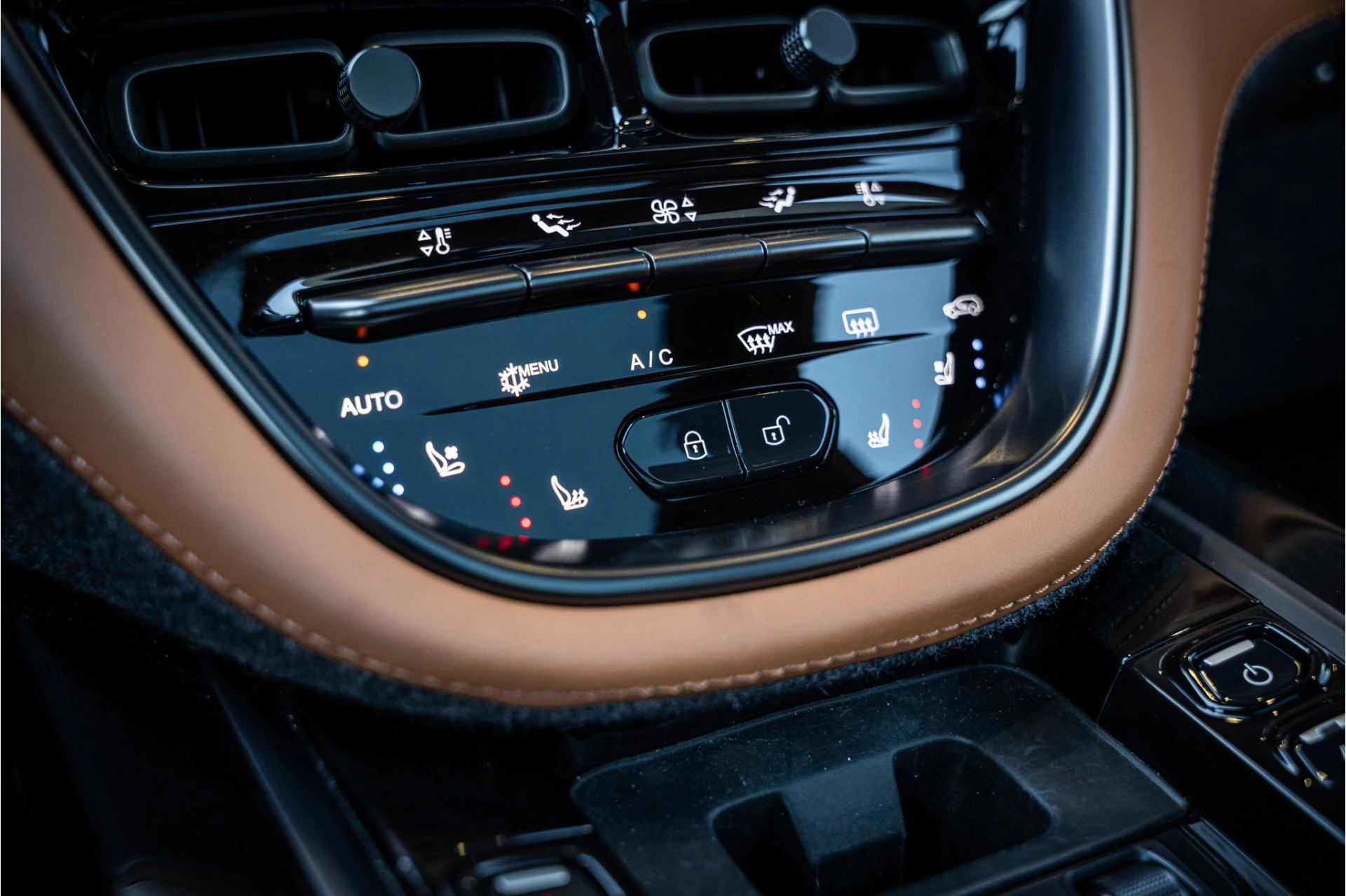 Hoofdafbeelding Aston Martin DBX