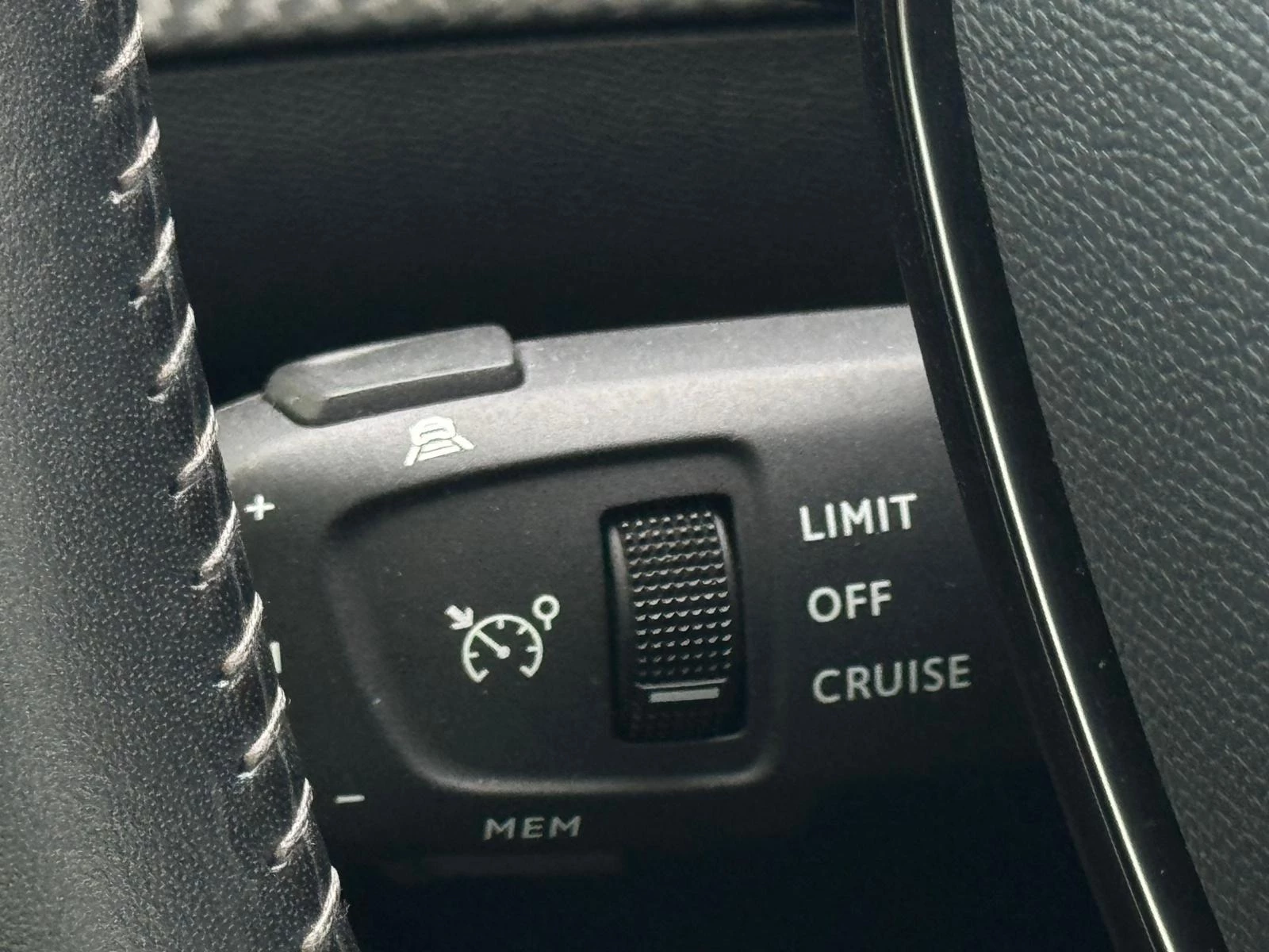 Hoofdafbeelding Peugeot e-2008