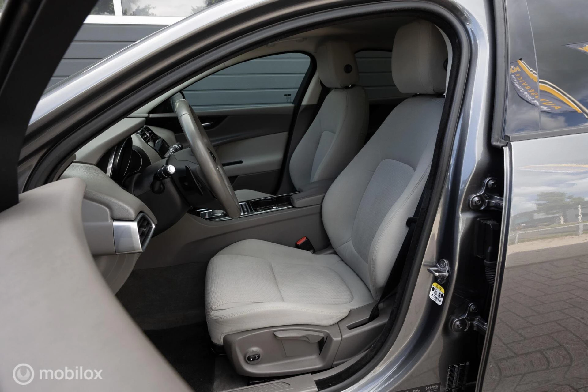 Hoofdafbeelding Jaguar XE