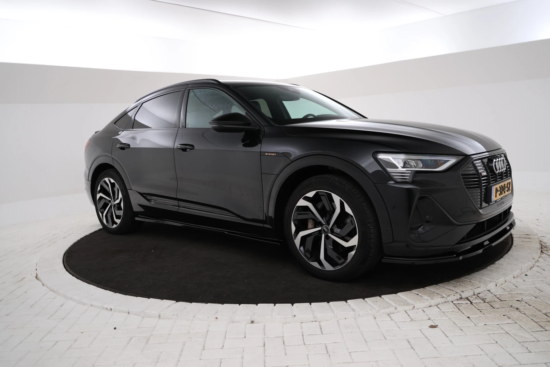 Hoofdafbeelding Audi e-tron