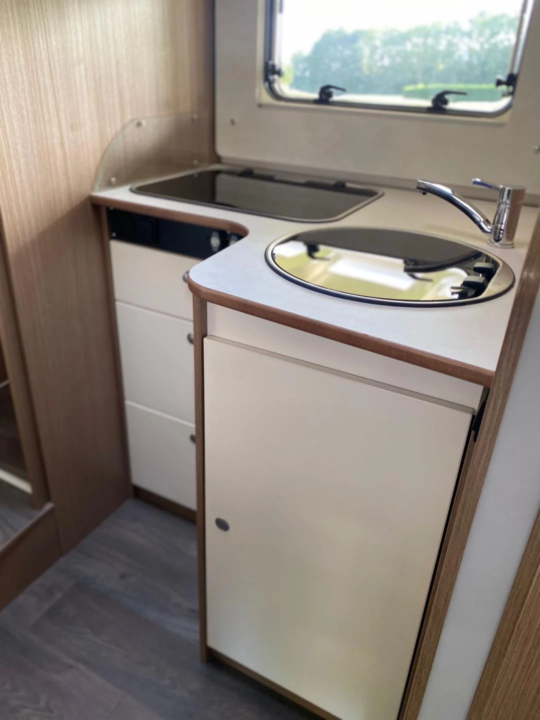 Hoofdafbeelding Carado T447