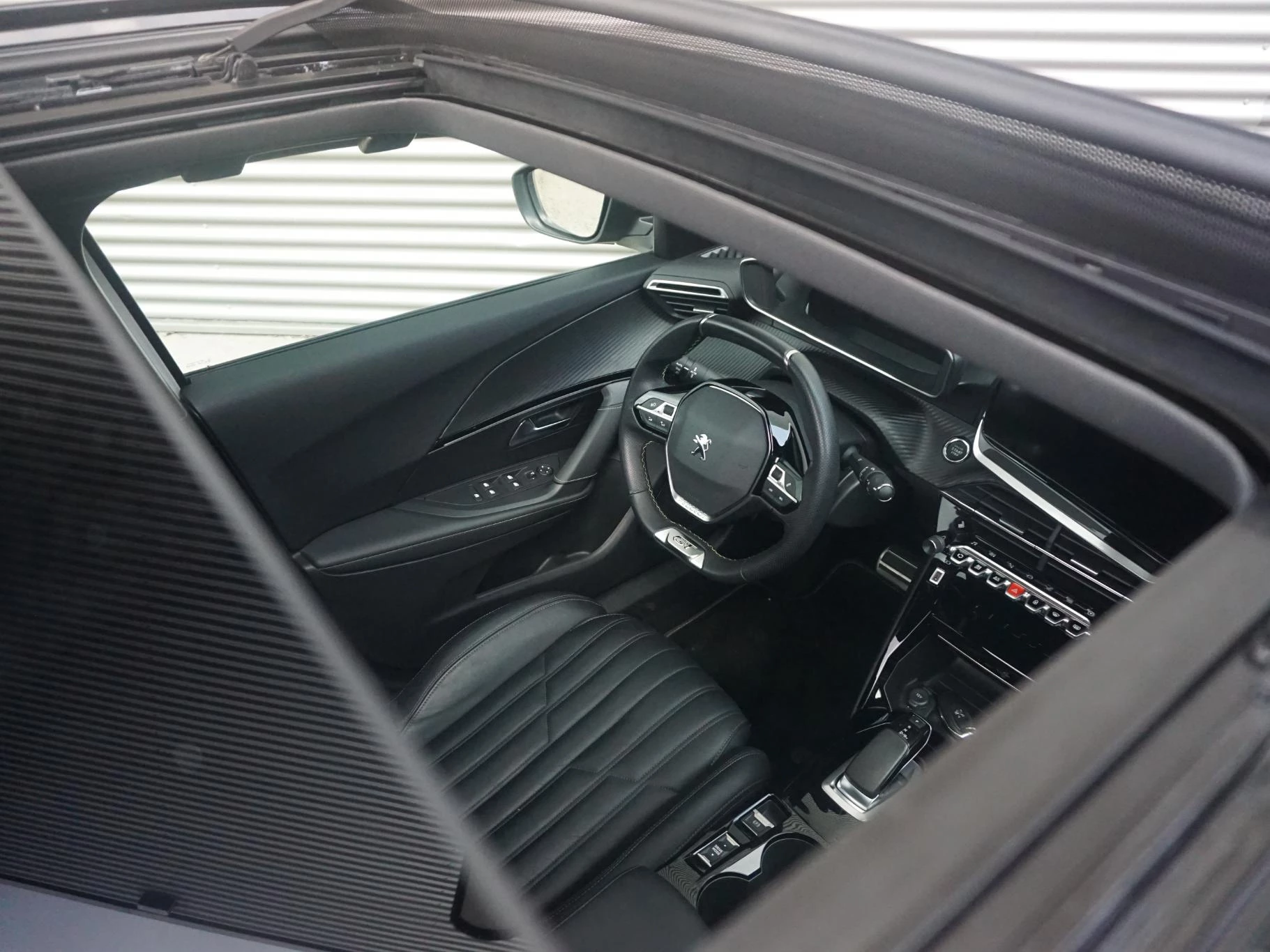 Hoofdafbeelding Peugeot e-2008