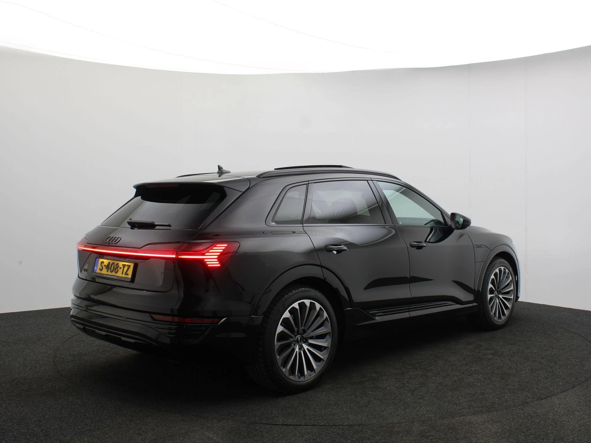 Hoofdafbeelding Audi Q8 e-tron
