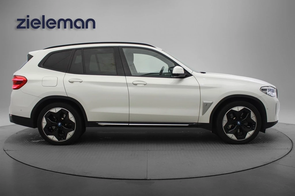 Hoofdafbeelding BMW iX3