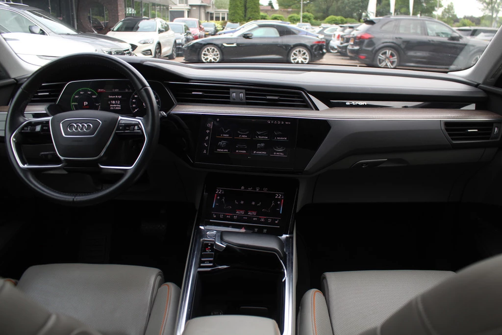 Hoofdafbeelding Audi e-tron