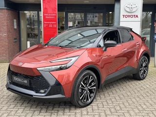 Toyota C-HR 2.0 PHEV EXECUTIVE MY2026 NIEUW DIRECT LEVERBAAR! BI-TONE 19'' LM-VELGEN JBL-AUDIO STOEL/STUURVERW EL-ACHTERKLEP BLIND SPOT NAVI EL-STOEL KEYLESS