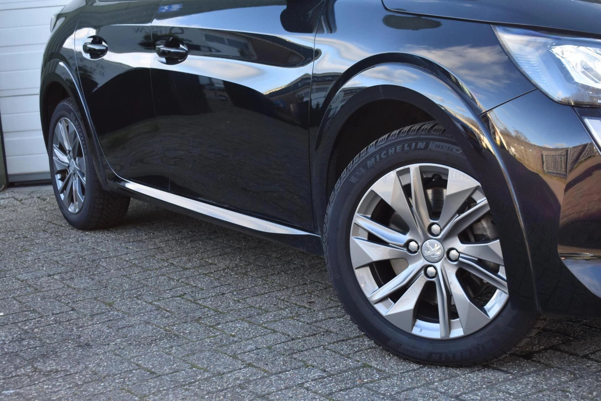 Hoofdafbeelding Peugeot e-208