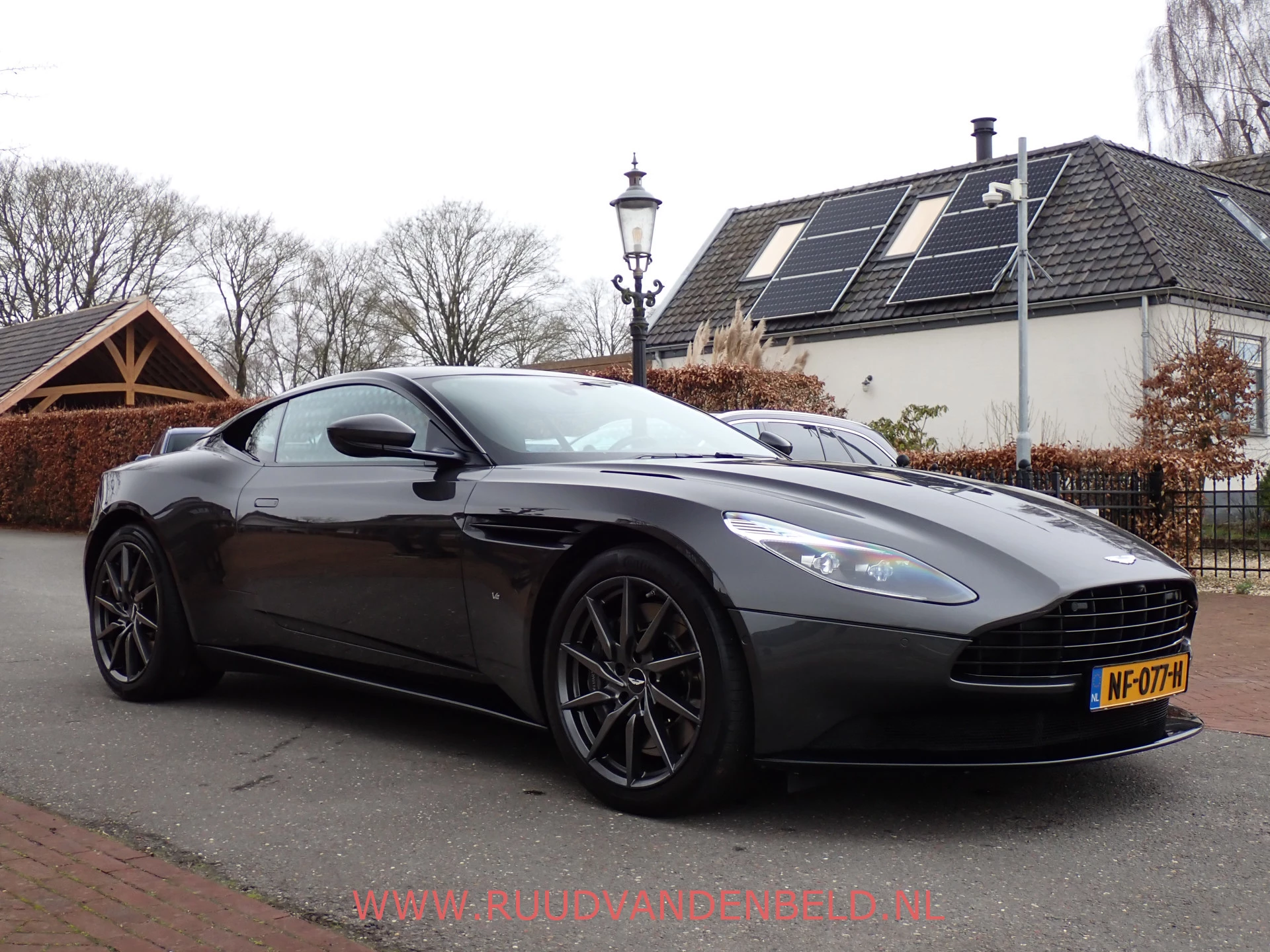 Hoofdafbeelding Aston Martin DB11