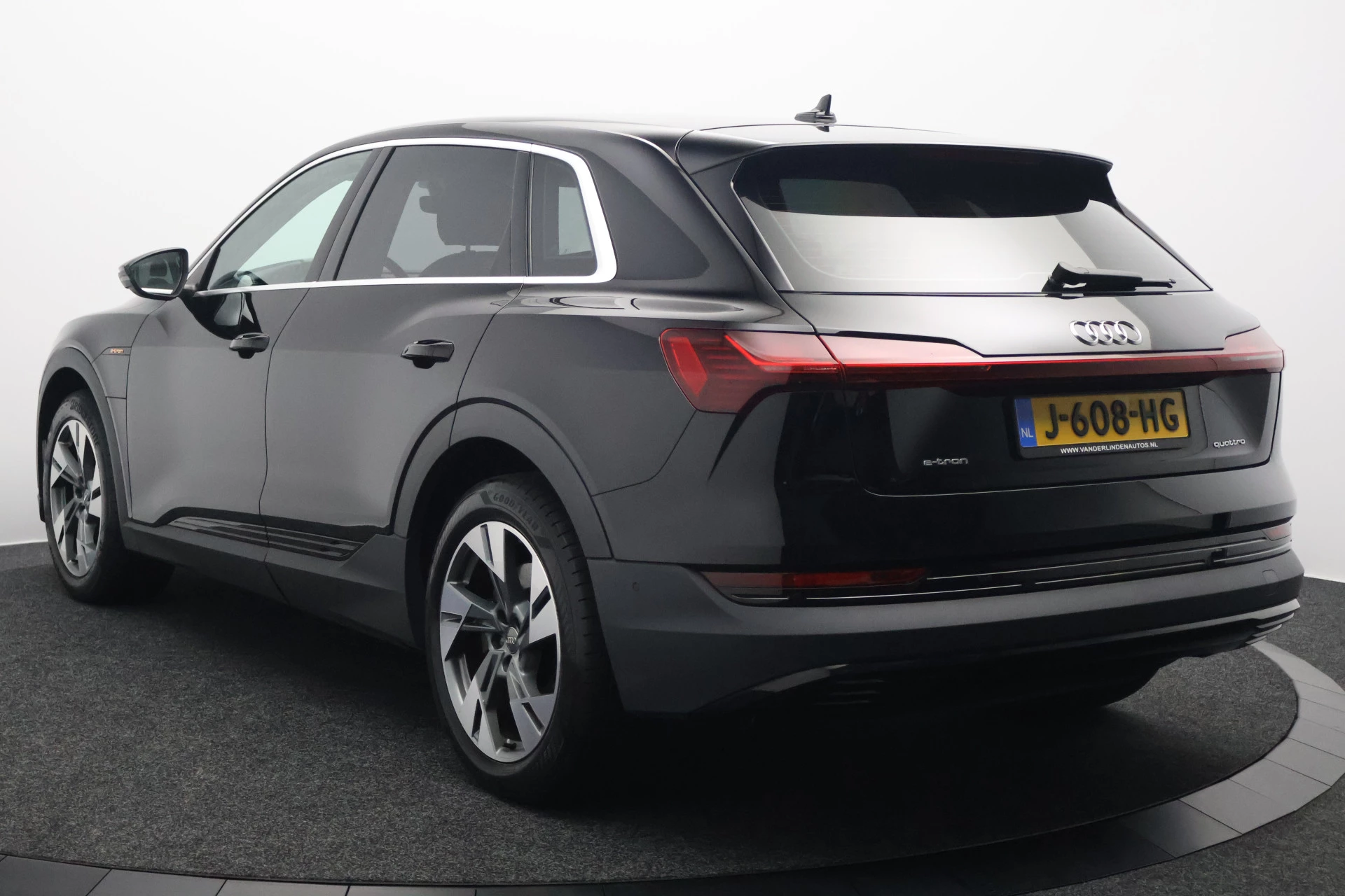 Hoofdafbeelding Audi e-tron