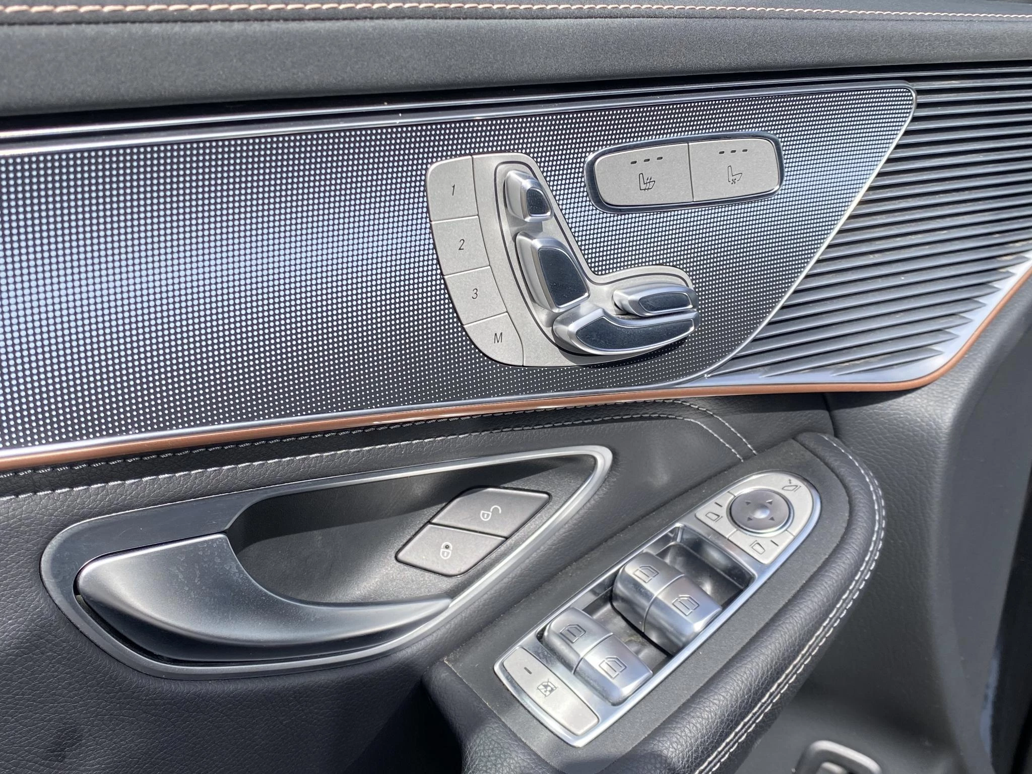 Hoofdafbeelding Mercedes-Benz EQC