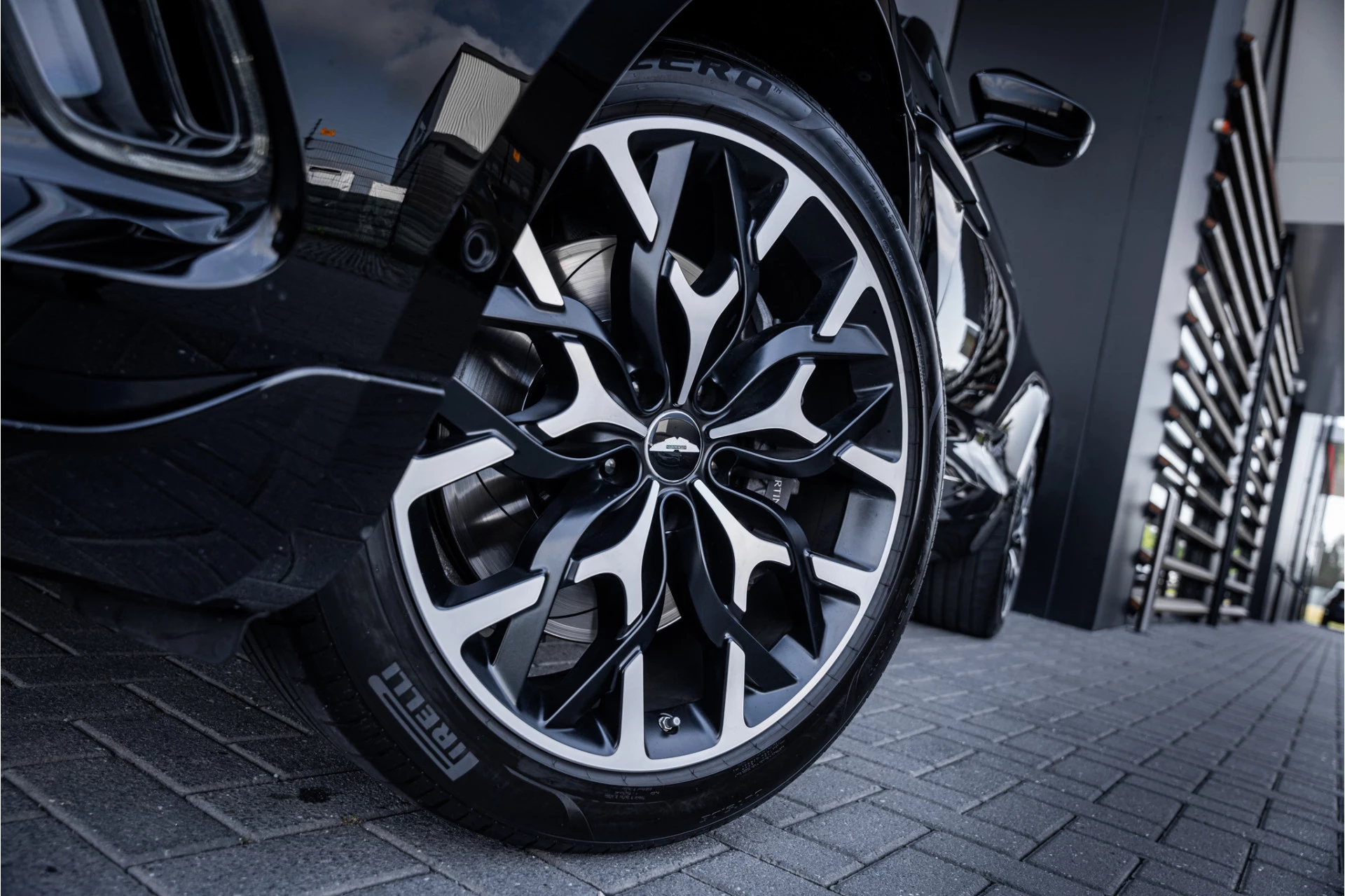 Hoofdafbeelding Aston Martin DBX