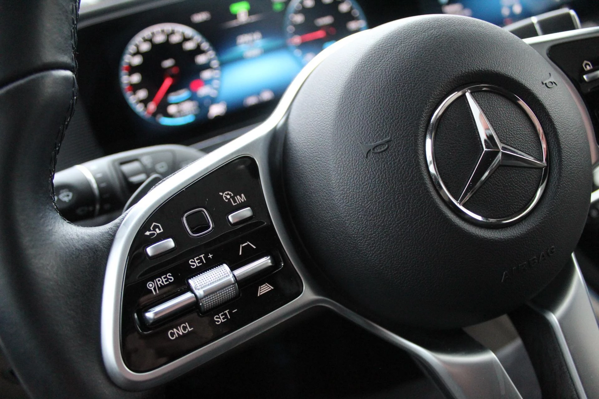 Hoofdafbeelding Mercedes-Benz EQC