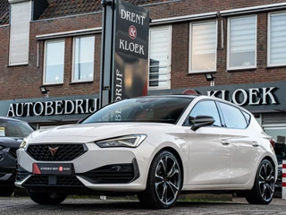 Hoofdafbeelding CUPRA Leon CUPRA Leon 1.4 e-Hybrid VZ PANO 19 INCH BLACK OPTIC STUURWIELVERW 