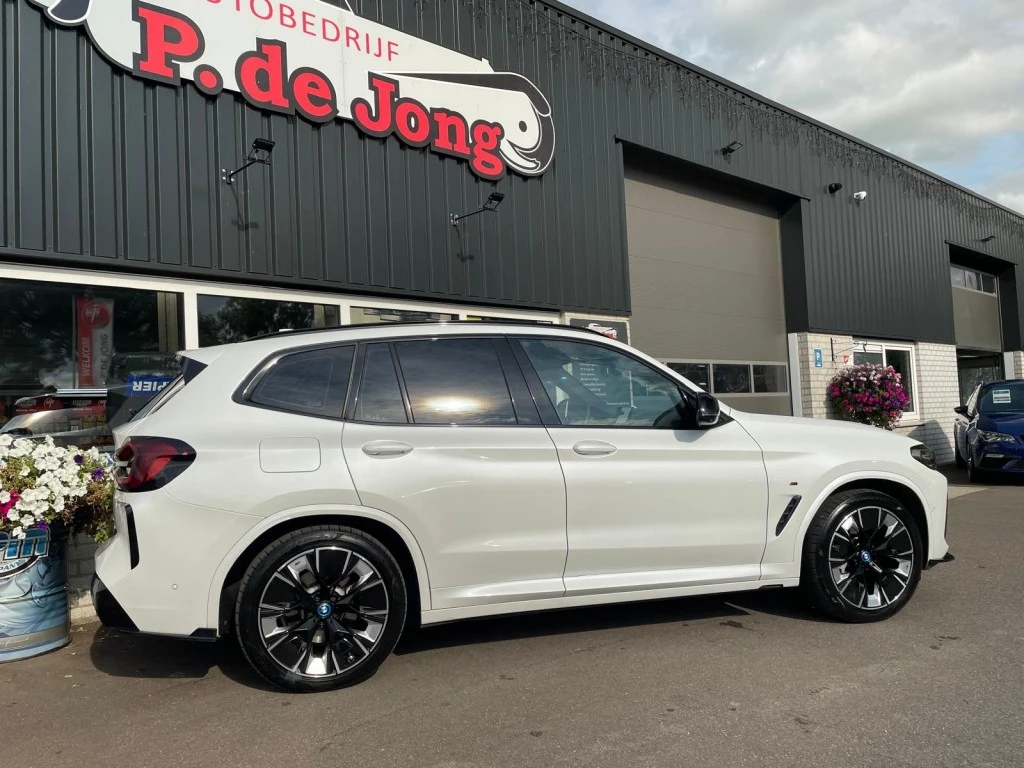 Hoofdafbeelding BMW iX3