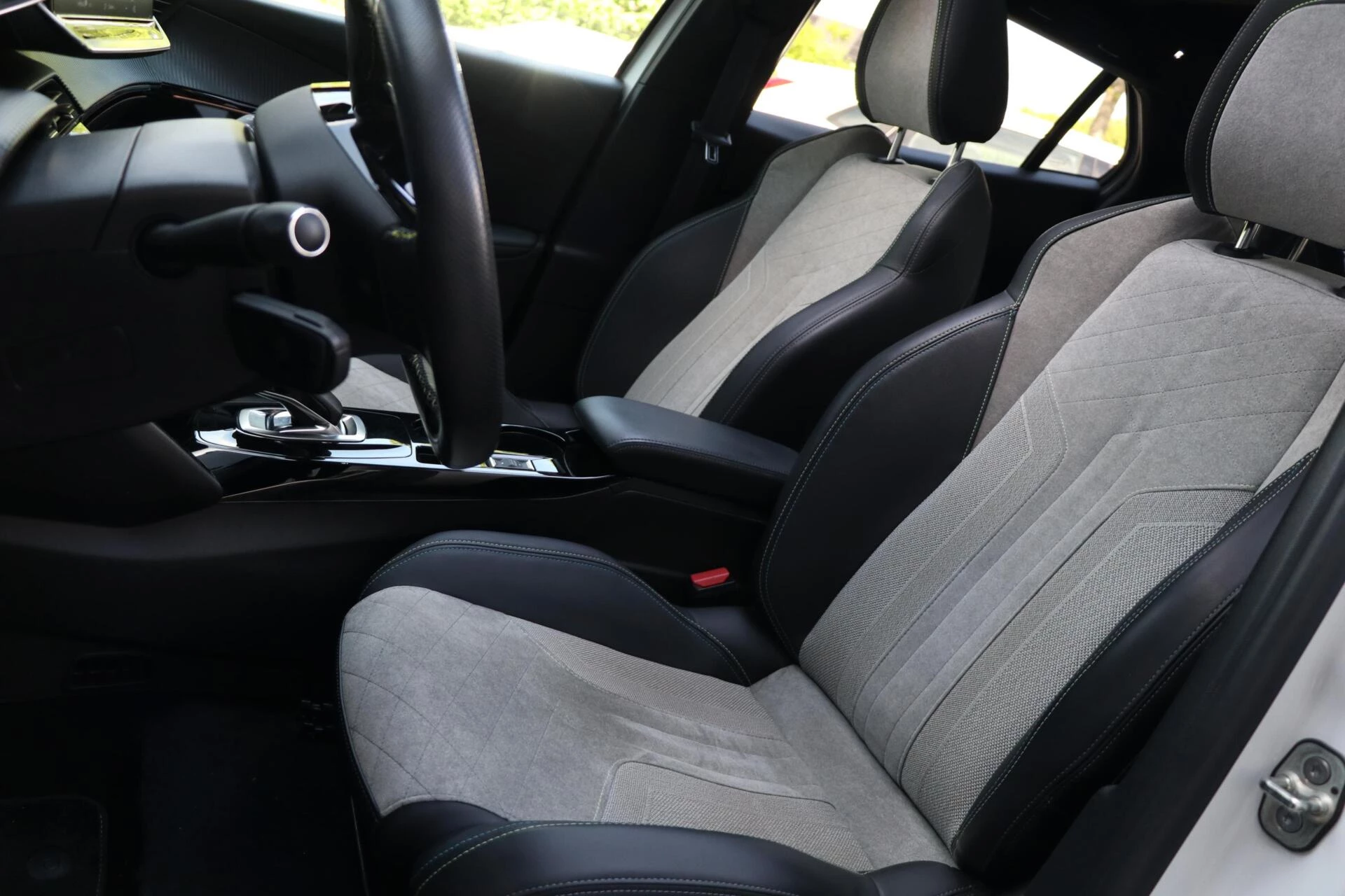 Hoofdafbeelding Peugeot e-2008