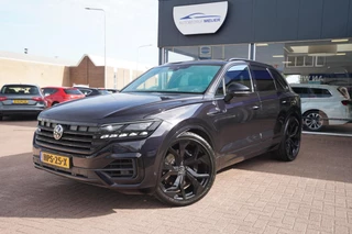 Volkswagen Touareg 3.0 TSi 4MOTION RLine | Automaat | Navigatie | Camera | Vol opties | Dealerauto | Full Black | Inruil mogelijk