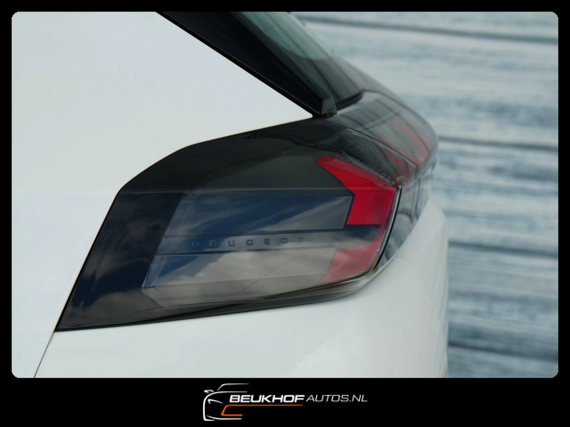Hoofdafbeelding Peugeot e-2008