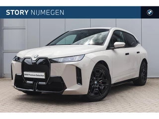 BMW iX xDrive45 M Sport / Comfort Access / Adaptieve LED / Harman Kardon / Stoelverwarming / Parking Assistant Professional