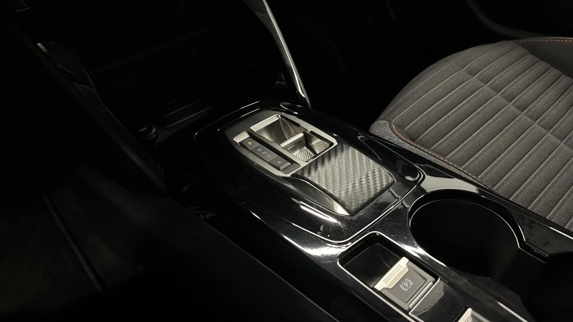 Hoofdafbeelding Peugeot e-208