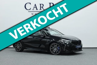 BMW 1-serie M135i xDrive 306+PK M-PERFORMANCE/FORGED CARBON/VIRTUAL/SFEER/LEER+S.VERWARMING+MEMORY/LMV/CAM/CRUISE/12 MND GARANTIE!
