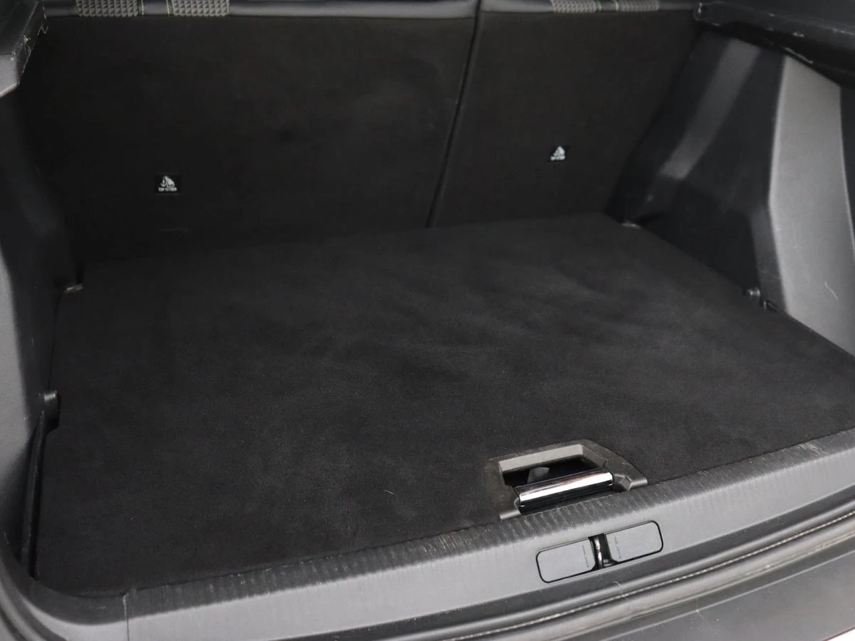 Hoofdafbeelding Peugeot e-2008