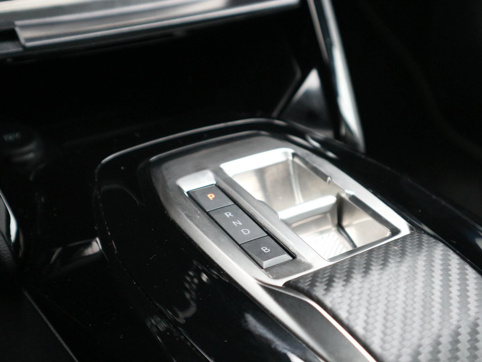 Hoofdafbeelding Peugeot e-2008