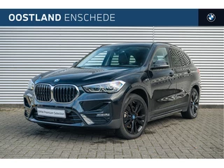 BMW X1 xDrive25e Sport Line Automaat / Panoramadak / Sportstoelen / Achteruitrijcamera / LED / Park Assistant / Stoelverwarming