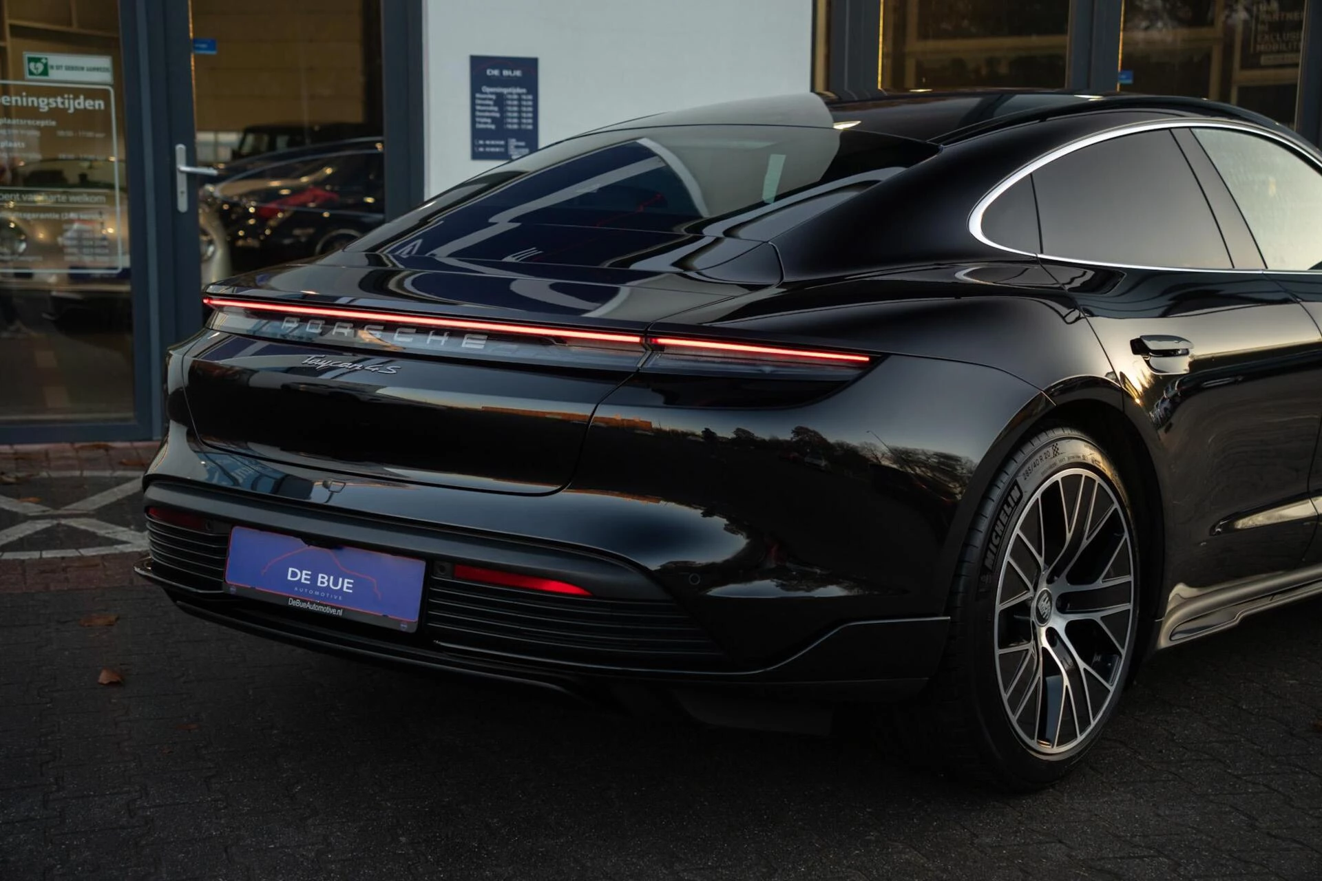 Hoofdafbeelding Porsche Taycan