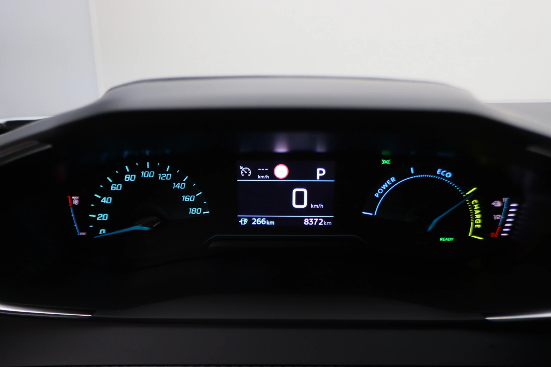 Hoofdafbeelding Peugeot e-2008