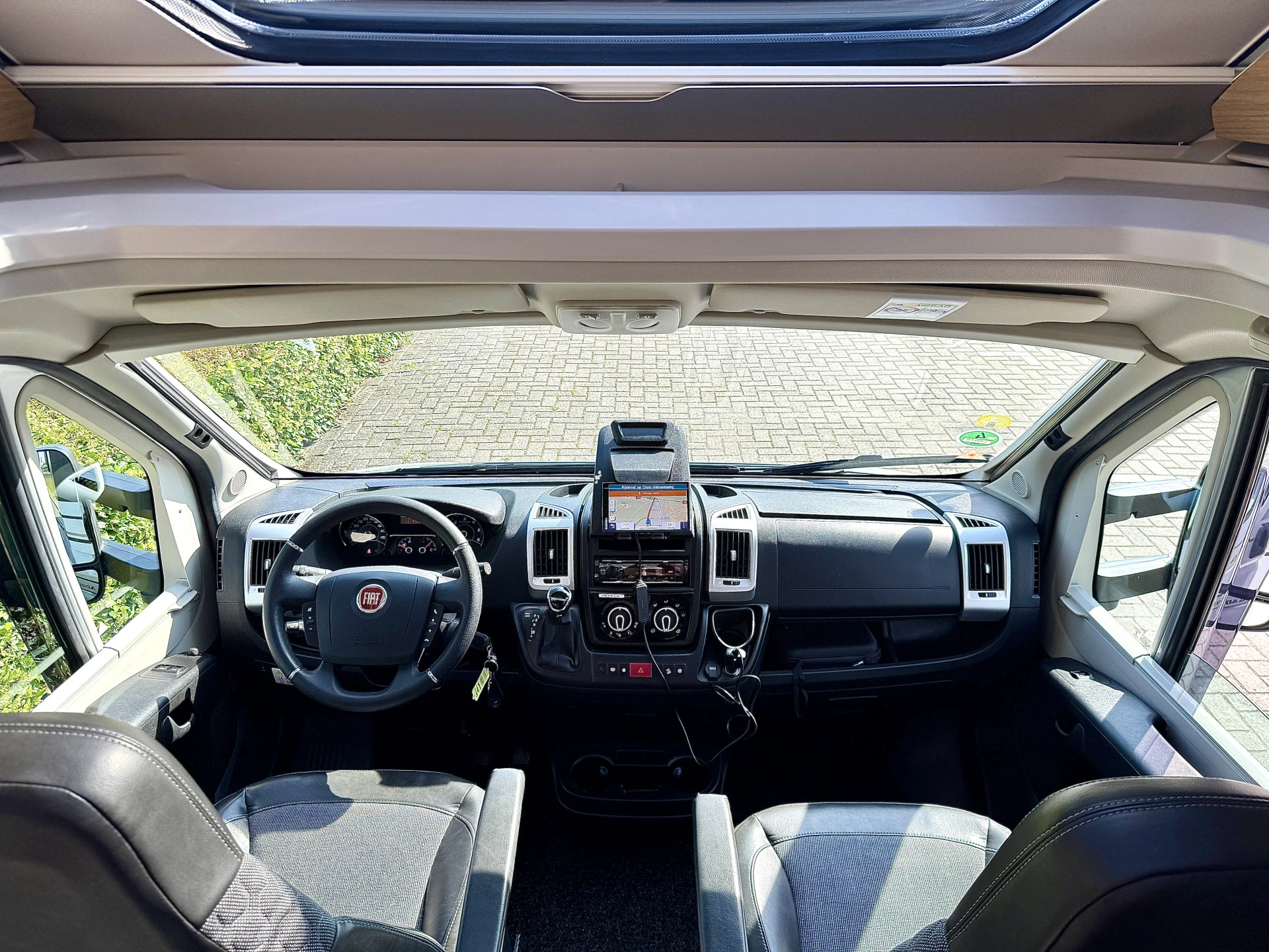 Hoofdafbeelding Adria CORAL 670 SL