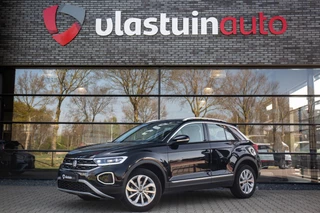 Hoofdafbeelding Volkswagen T-Roc Volkswagen T-Roc 1.5 TSI Style , Adap. cruise, Carplay, Stuur/stoelverwarming,