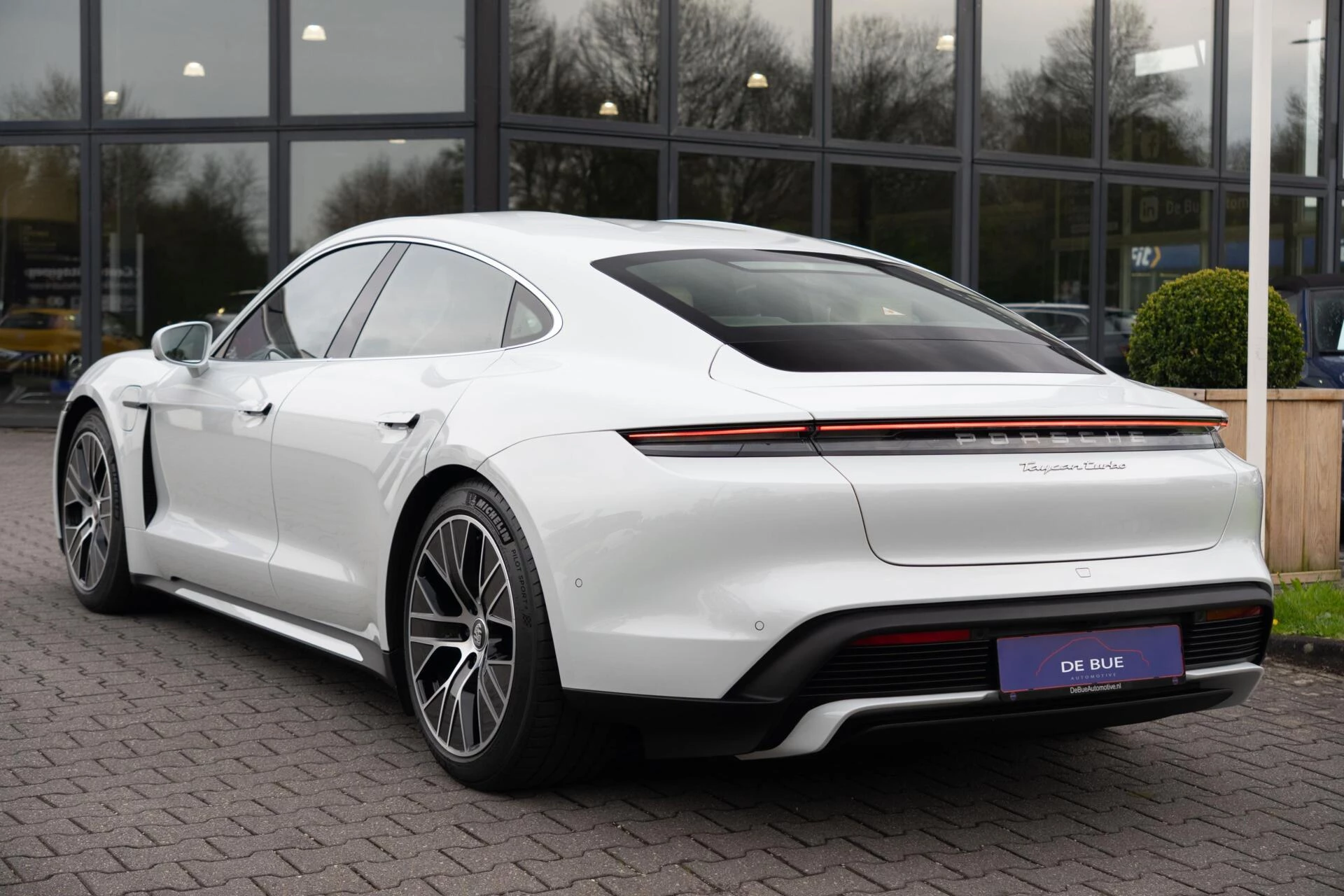 Hoofdafbeelding Porsche Taycan