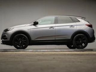 Hoofdafbeelding Opel Grandland X Opel Grandland X 1.2 Turbo Ultimate Sport (APPLE CARPLAY,NAVI,CAMERA,LED,SPORTSTOELEN,CRUISE,CLIMATE,DODE HOEk,GETINT,NETTESTAAT)