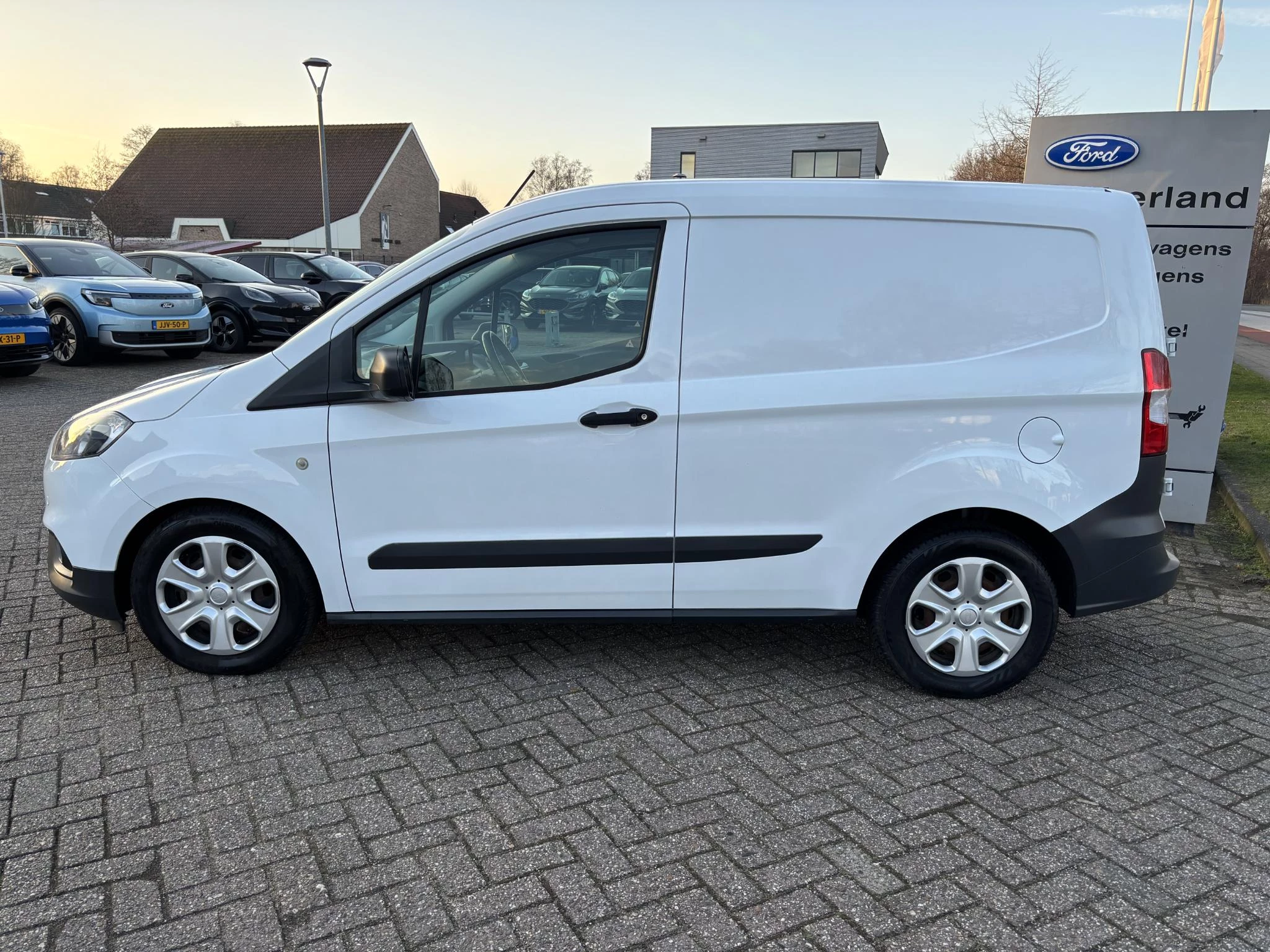Hoofdafbeelding Ford Transit Courier