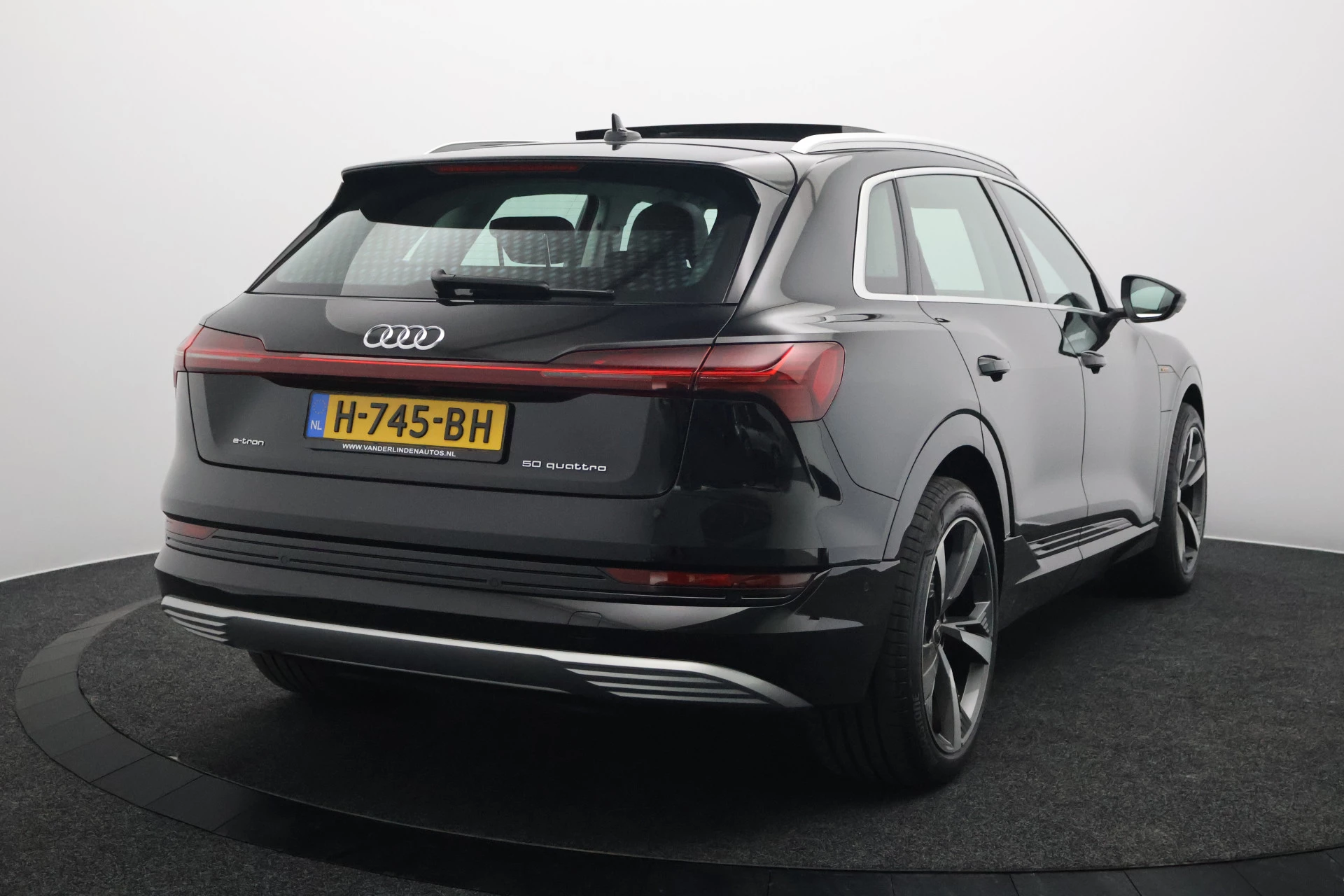 Hoofdafbeelding Audi e-tron