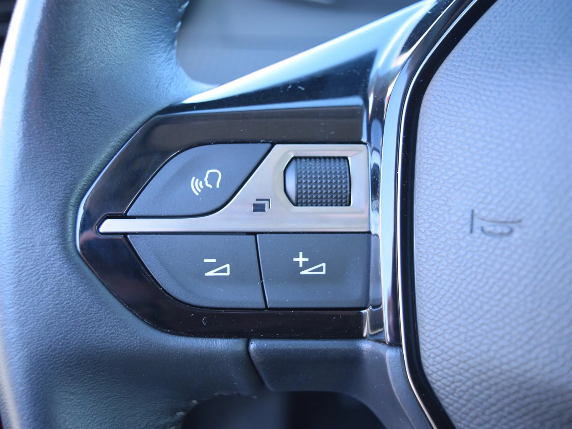 Hoofdafbeelding Peugeot e-2008