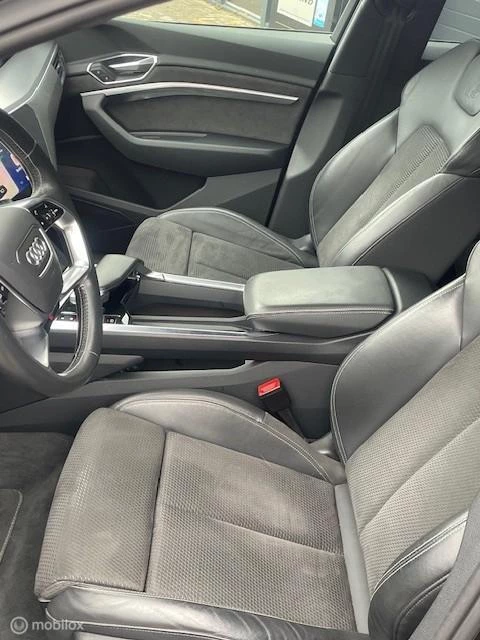 Hoofdafbeelding Audi e-tron