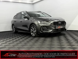 Hoofdafbeelding Ford Focus Ford Focus 1.0 EcoBoost Hybrid ST Line 155PK Camera, Navi, Keyless start, Cruise control, Rijstrook correctie, A start stop, Lichtmetalen velgen, 1 jar garantie