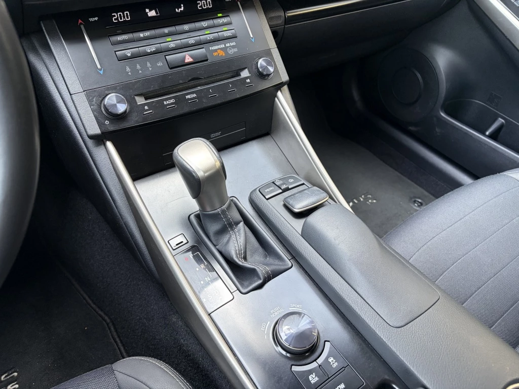 Hoofdafbeelding Lexus IS