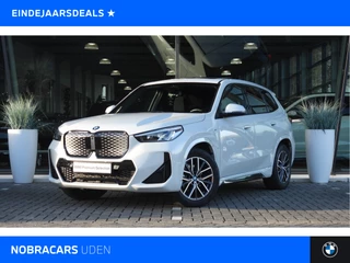 BMW iX1 eDrive20 M Sport / Panoramadak / Trekhaak / Sportstoelen / Achteruitrijcamera / M Adaptief onderstel / Harman Kardon