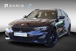 BMW 3 Serie Touring 330e | M Sport Plus | Individual Nachtblau metallic | Glazen Panoramadak | Trekhaak Elektrisch | Carbon | Head-Up Display | Stoelverwarming | Leder | Camera | 19" M Dubbelspaak | PS | Lentevoordeel