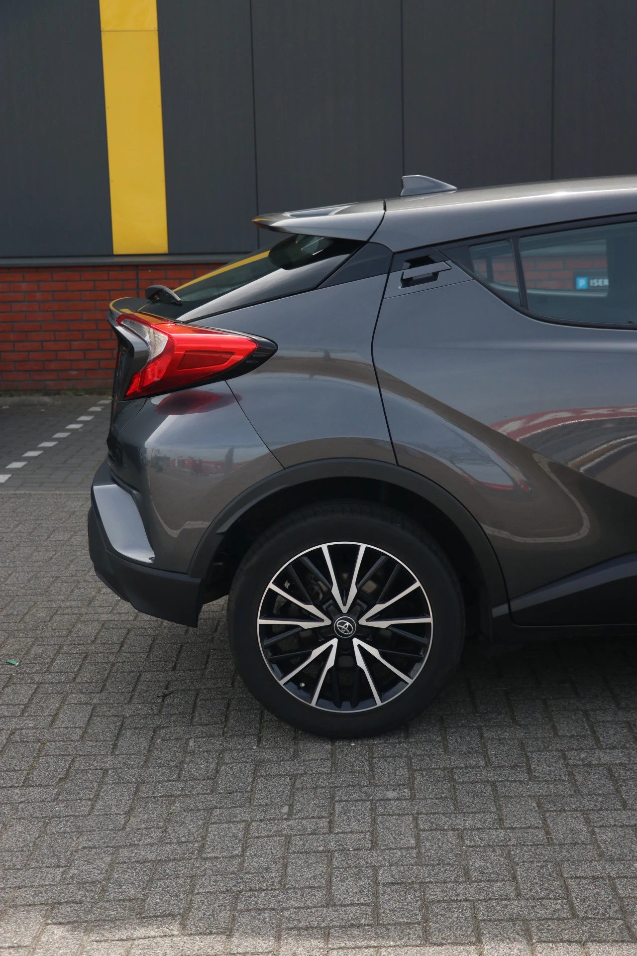 Hoofdafbeelding Toyota C-HR