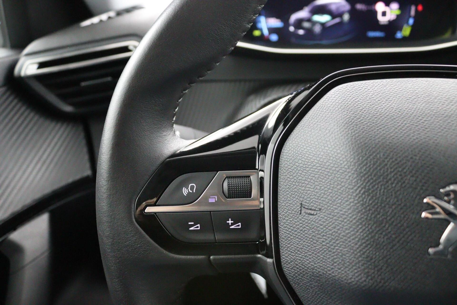 Hoofdafbeelding Peugeot e-2008