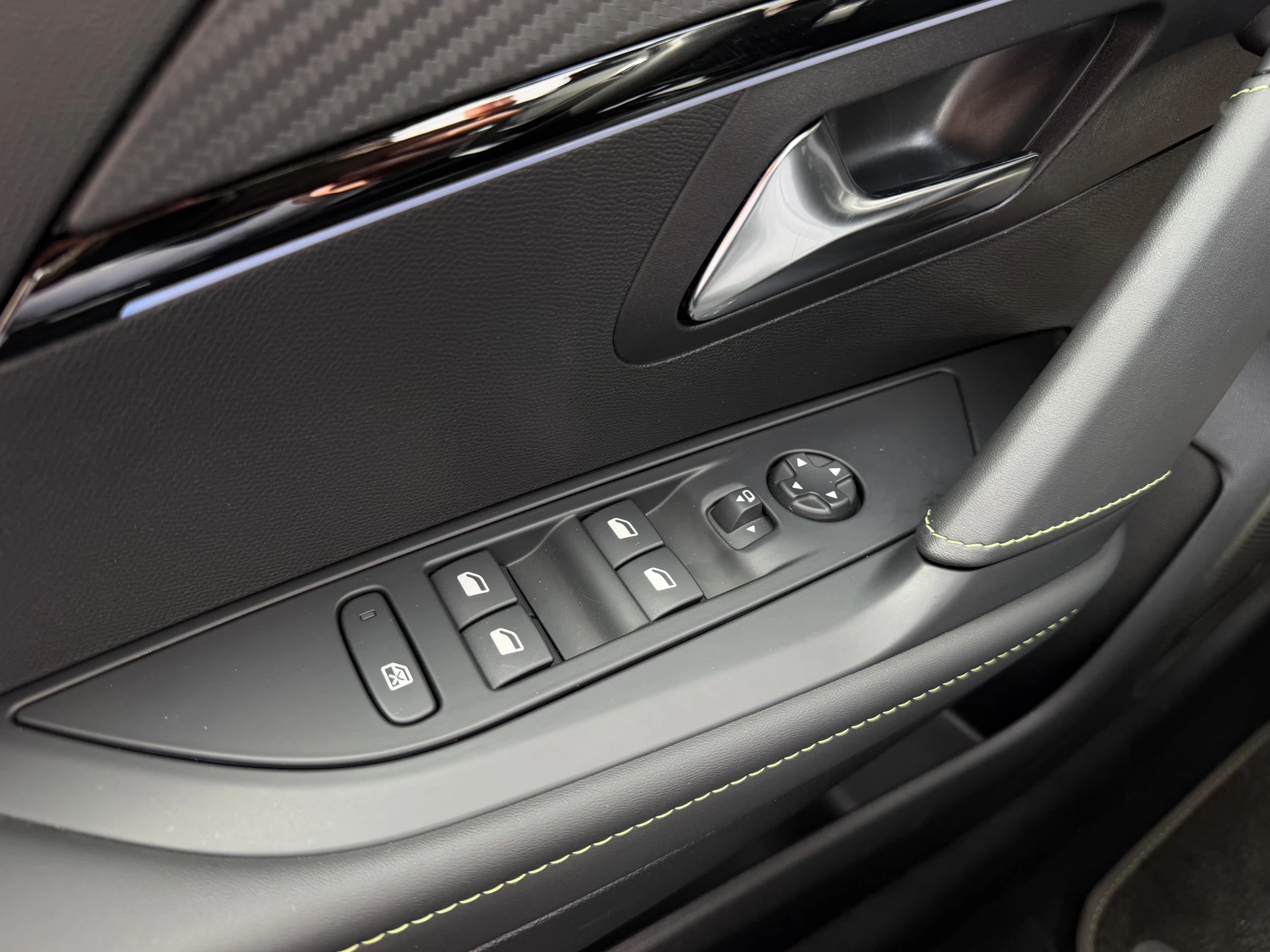 Hoofdafbeelding Peugeot e-208