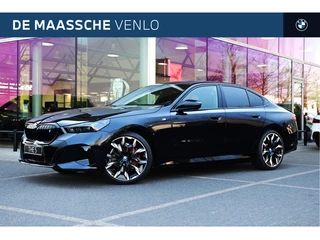 BMW i5 eDrive40 M Sport / Trekhaak / Stoelventilatie / Adaptieve LED / Parking Assistant Plus / Comfort Access / M Sportonderstel / 21" LMV