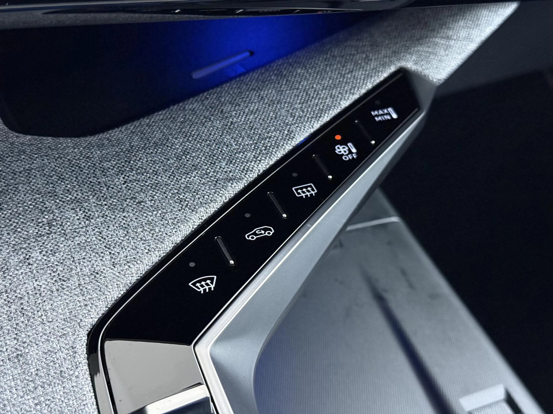 Hoofdafbeelding Peugeot e-3008