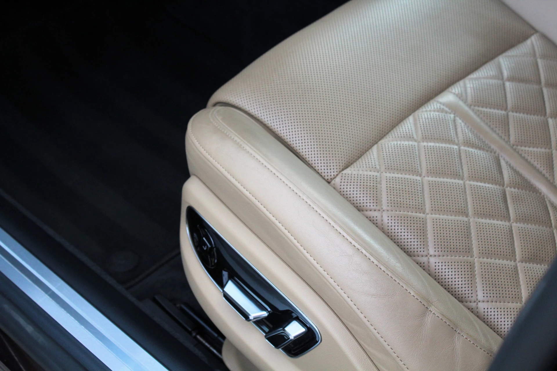 Hoofdafbeelding Audi A8